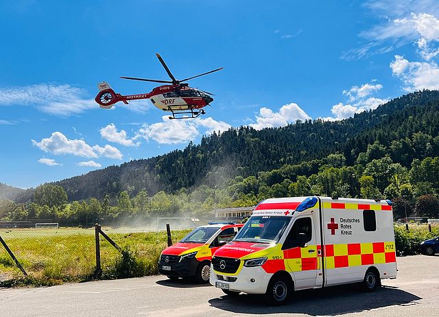 Hier ist ein RTW ein NEF und die Luftrettung zu sehen