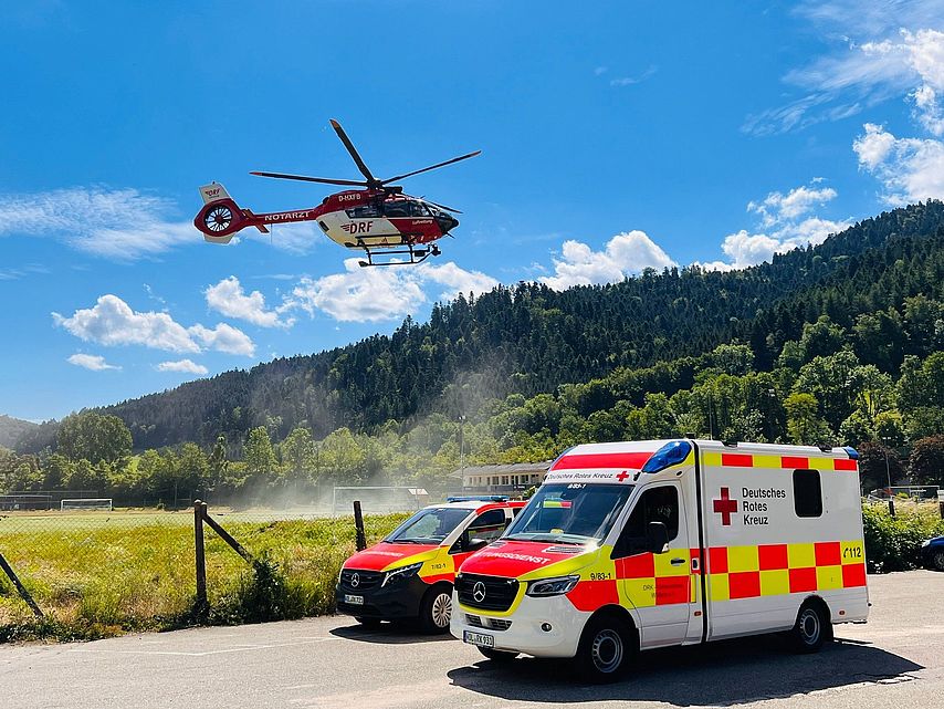 Hier ist ein RTW ein NEF und die Luftrettung zu sehen